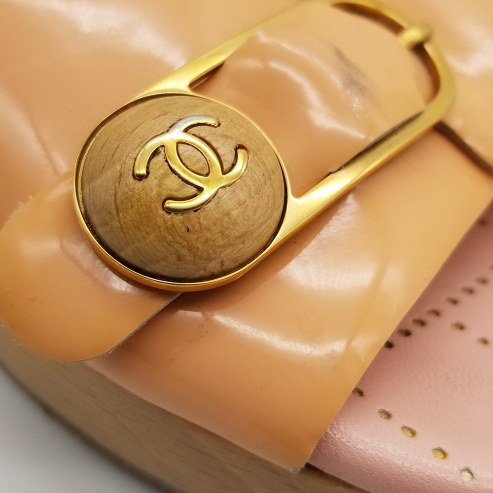 CHANEL Peach and Pink Mules with Gold Accent - Picture 4 of 9